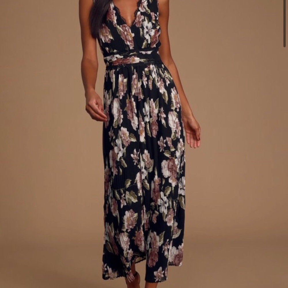 NWT Lulu’s long floral Vneck dress
